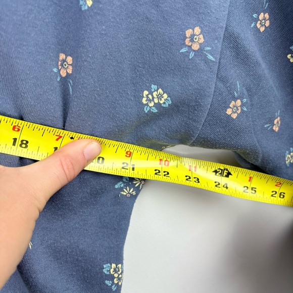 Colsie Blue Floral Cropped Hoodie - Picture 4 of 7